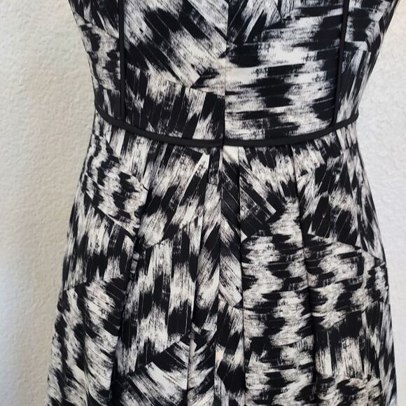 Vince Camuto Black & White Pleated Sheath Dress Size 6 - Picture 12 of 15